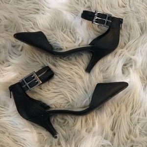 Pointed toe heels
